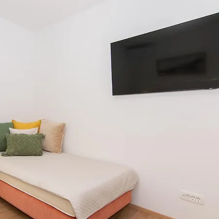 Walls Of And شقة بيران