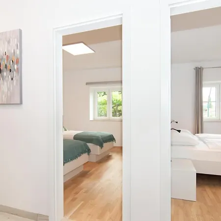 Walls Of And شقة بيران