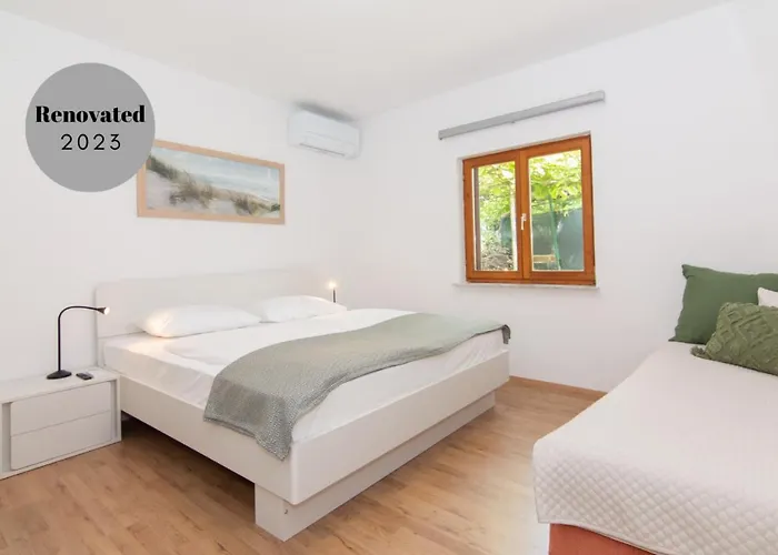 アパート Walls Of And