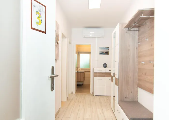 Walls Of And ピラン