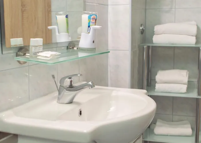 Walls Of And ピラン