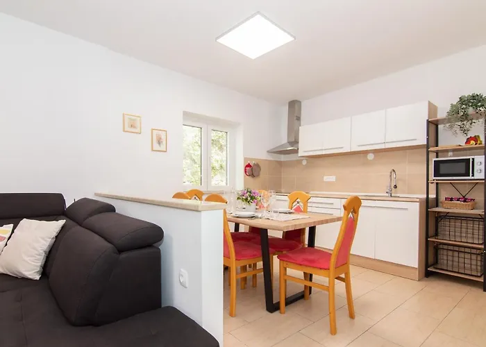 アパート Walls Of And