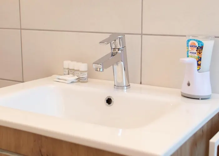 Walls Of And ピラン